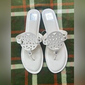 Dolce Vita Women’s Slip On Flat Sandals s12 Creamy ivory